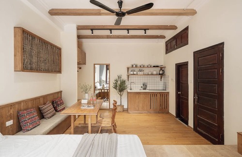 Old Quarter Apartment | FULL HOUSE Villa with BIG JACUZZI