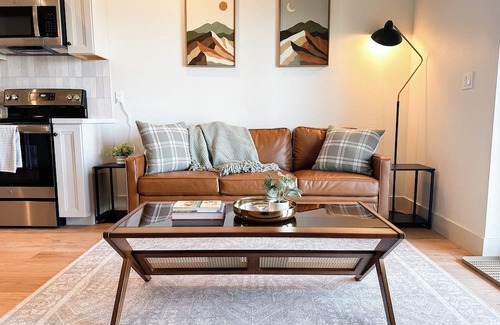 Oak Harbor House | Modern Guest Suite w/Panoramic Water and Mountain Views, Walk-in Shower and Tub