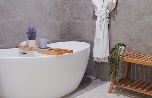 Oak Harbor House | Modern Guest Suite w/Panoramic Water and Mountain Views, Walk-in Shower and Tub