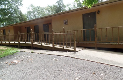 Golconda House | Superior Suite - Cozy Cabin on the Bluffs