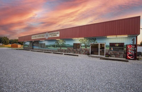 Cassville RV Rental | Luxury Safari Tent near Roaring River State Park
