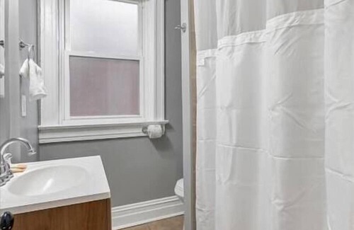 Shaw House | Historic, Second Floor Unit in Shaw Community STL 2E