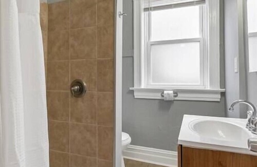 Shaw House | Historic, Second Floor Unit in Shaw Community STL 2W