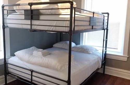 Shaw House | Historic, Second Floor Unit in Shaw Community STL 2W