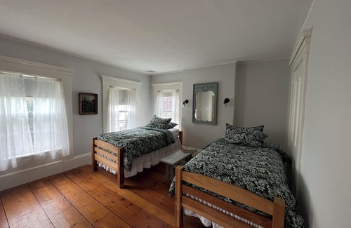 Damariscotta House | Cozy 5 bedroom home in the heart of Midcoast Maine!