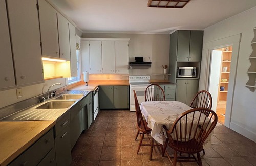 Damariscotta House | Cozy 5 bedroom home in the heart of Midcoast Maine!