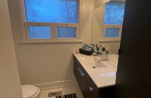 Newtonbrook House | Private and spacious room in Toronto
