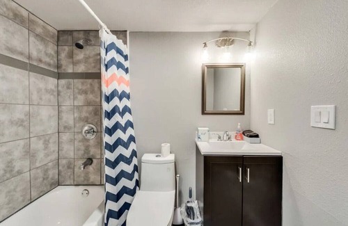 Fort Worth Apartment | Cosy Urban Modern Nest FREEPark 2Beds 5MinDwntwn
