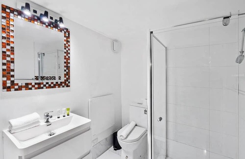 Mount Gravatt East Apartment | Studio Unit and Private Backyard