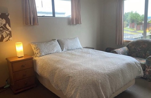 New Plymouth House | Warm and cozy 3 bedroom house in Westown, New Plymouth.