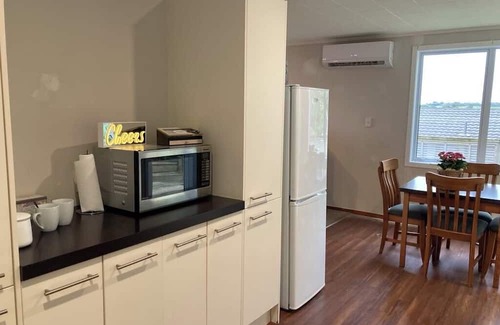 New Plymouth House | Warm and cozy 3 bedroom house in Westown, New Plymouth.