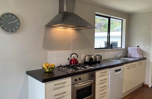 New Plymouth House | Warm and cozy 3 bedroom house in Westown, New Plymouth.