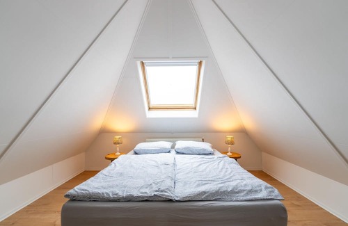 Municipality of Zwartewaterland House | Cozy Holiday Home in Hasselt Near By The Water