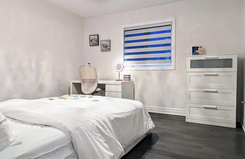 Niagara Falls House | Cozy and beautiful home, 8 minutes from Niagara Falls attraction center.