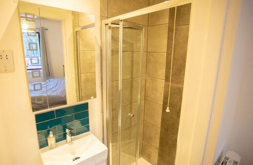 Glen Urquhart Apartment | Beautiful apartment for 2 people with WIFI, TV, patio and parking