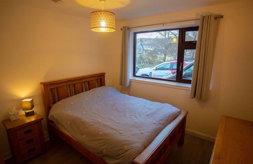 Glen Urquhart Apartment | Beautiful apartment for 2 people with WIFI, TV, patio and parking