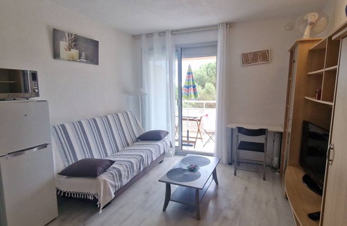 La Jetee Apartment | Vrbo Property