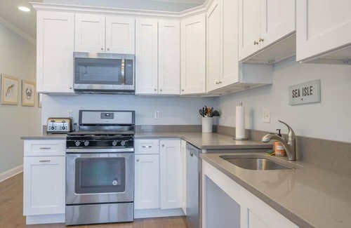 Townsend's Inlet Condo | Townsend Inlet condo with ocean and bay view! Handicap accessible!