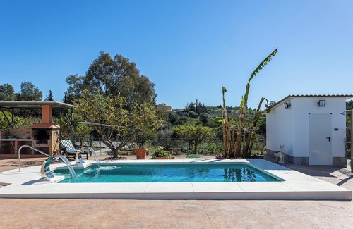 Valle del Guadalhorce Villa | Homerez - Elegant Villa in Málaga with Private Pool