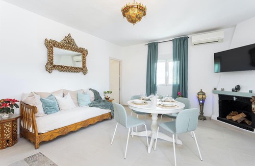 Valle del Guadalhorce Villa | Homerez - Elegant Villa in Málaga with Private Pool