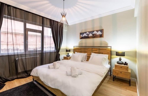 Maltepe Apartment | Stylish Flat near Public Transportation in Maltepe