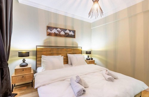 Maltepe Apartment | Stylish Flat near Public Transportation in Maltepe