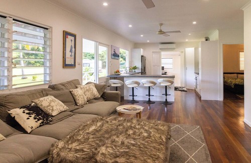 Oak Beach House | Holiday with Donkeys at the charming Oak Beach Donkey Inn