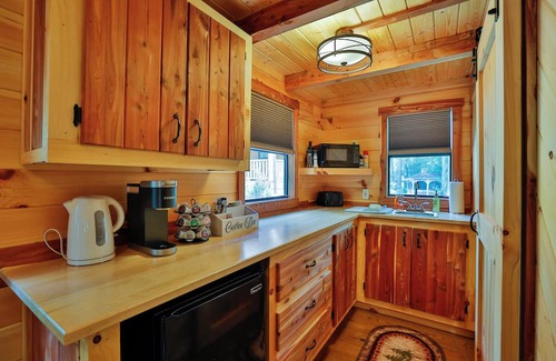 Eldred Cabin | Secluded Cabin on a Private Lake w/kayaks and great outdoor activities