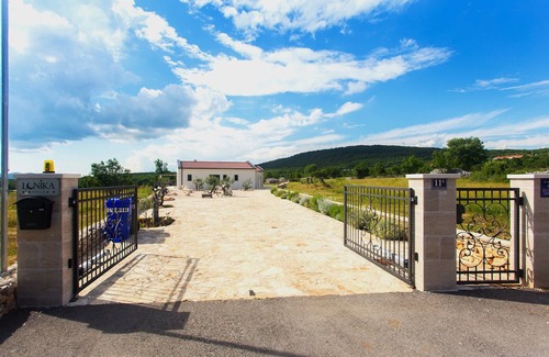 Lovrec Villa | Family-sized Villa Unika with heated 39m2 Pool with hydromassage, Jacuzzi, Sauna