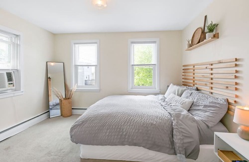 Ephrata House | 7 bedrooms, 2 kitchens, & furnished patio!