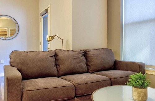 DeBaliviere Place Apartment | St. Louis | Trendy 1BD/1BA Forest Park Apartment
