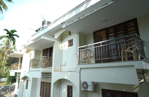 Thanneermukkom Villa | Lakeshore Premier Serviced Villa - Professionally serviced, near Vembanad Lake!