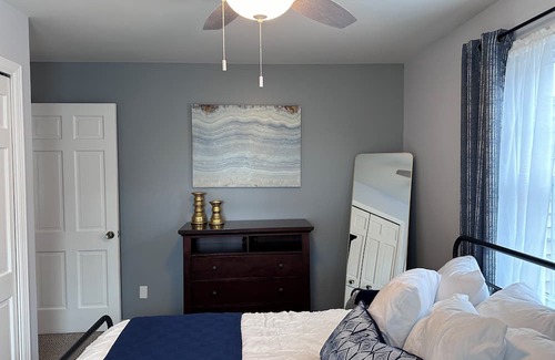 Owosso Apartment | The Middleton - a 6 bed, 3 acre, classy home just minutes from town.