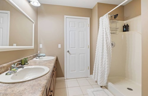 Monroe House | Peaceful & Spacious Home with Pool