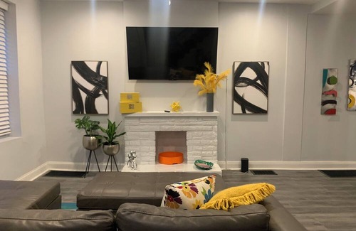 Academy - Sherman Park House | Urban Vivacious Family Oriented Home. 8 Minutes from Downtown St Louis!