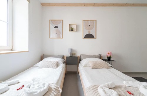 Mautern an der Donau Apartment | Wachau Family Oasis | 60m² | Garden Paradise