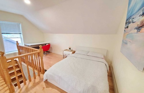 Trinity - Bellwoods Apartment | Downtown Toronto 3 bedrooms unit walk to trinity bellwood park