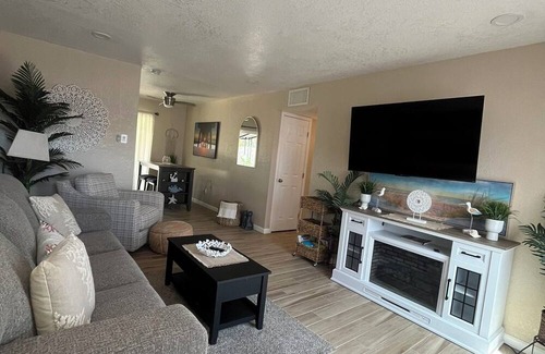 Northeast El Paso House | Cozy & Clean with Coastal Vibes & Mountain Views