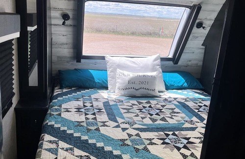 Farson House | Very comfortable 32 foot camper with 1 slide out. Gateway to the West. Pet/Kids