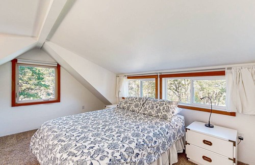 Mosier House | Dog-friendly guest house with amazing river views and shared pool access.