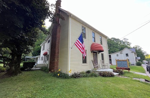 Damascus House | Private bedroom along VA Creeper Trail and near Appalachian Trail.