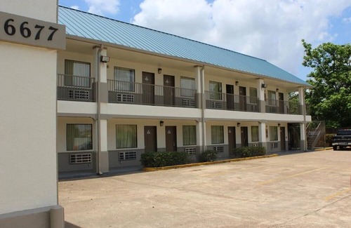 Washington Ave./ Memorial Park House | Perfect Location for Family Stay | 2 Units w/Free Parking | Right off I-10