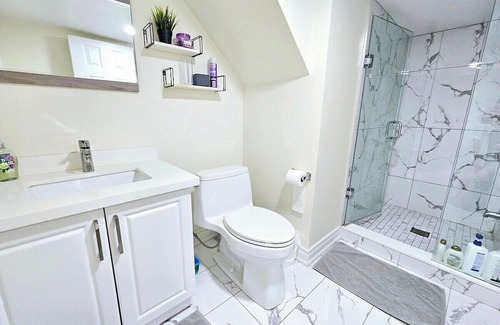 Trinity - Bellwoods Apartment | Downtown Toronto 2 bedrooms unit Near Trinity bellwood park