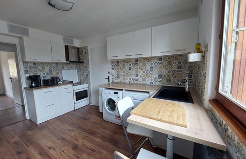 Viriat Apartment | Cozy apartment outdoor terrace and parking space