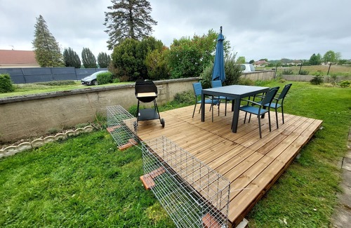 Viriat Apartment | Cozy apartment outdoor terrace and parking space