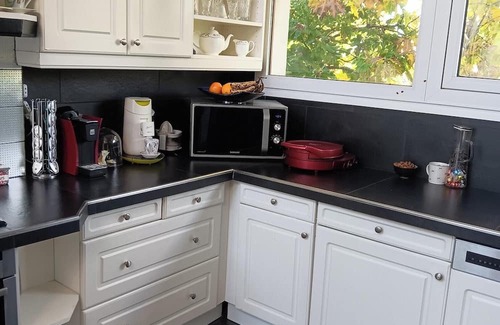 Osny House | Homerez - Beautiful house for 4 ppl. with garden and terrace at Osny