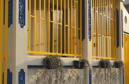 Mayaguez Pueblo House | Centric Unique stay in the West- Mayaguez gated private parking