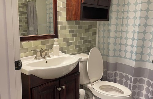 Murray Other | Quaint Farmhouse Charm 3 Miles from Murray, KY