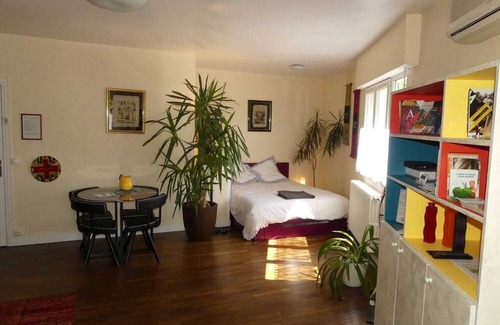 Bourges Apartment | Homerez - Cosy studio in Bourges