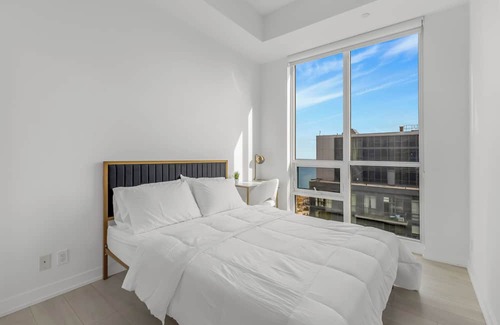 Humber Bay Shores Condo | Ultra Luxurious 2Bedroom - 2Bathroom High Floor Uninstructed Lake Views!